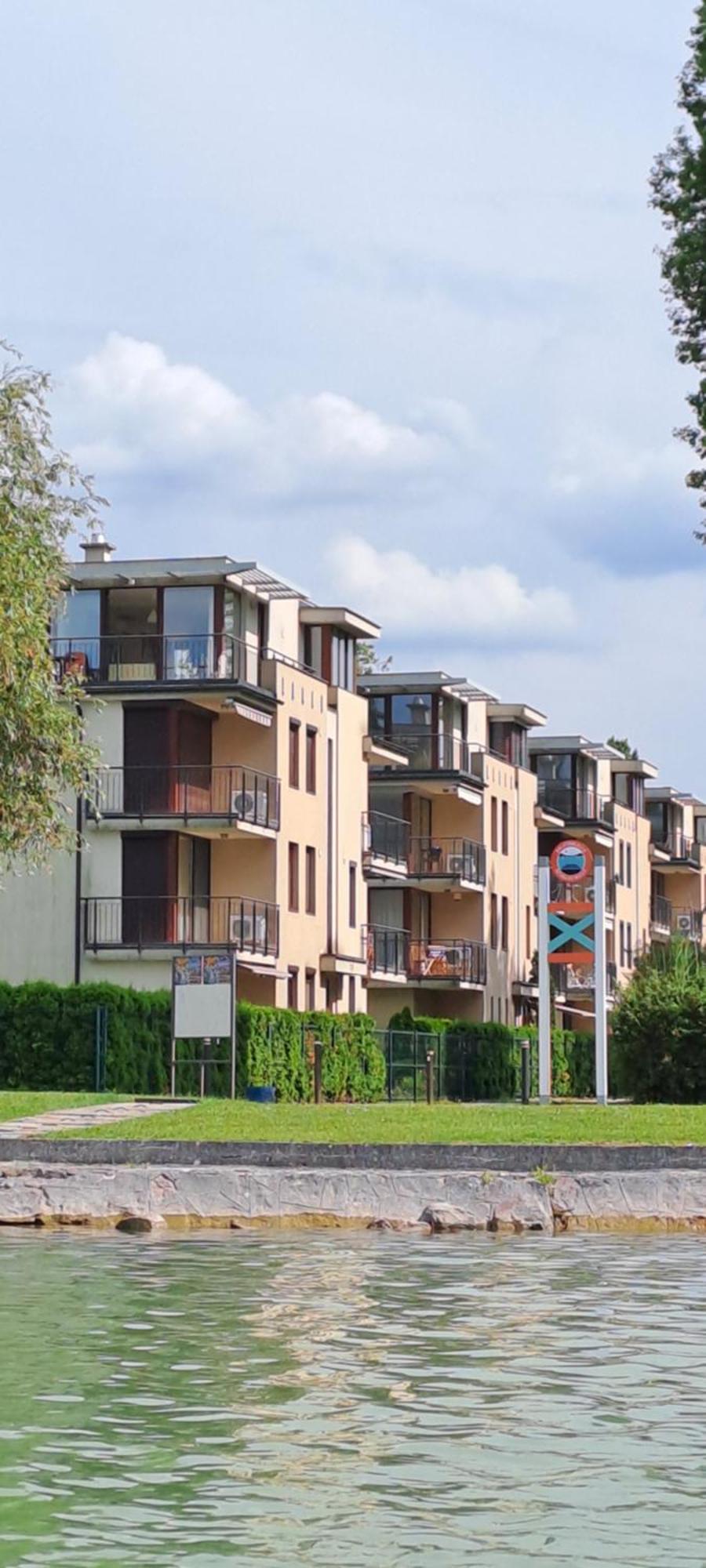 Panoramic Art Apartment With Jacuzzi Balatonlelle Extérieur photo